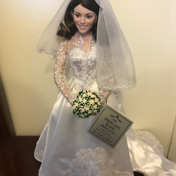 Kate Middleton Bride Doll - Picture 1 of 1